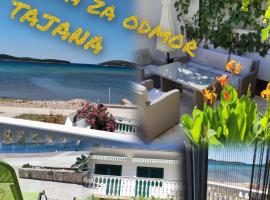 Kuća za odmor TAJANA, alquiler vacacional en la playa en Isla Krapanj