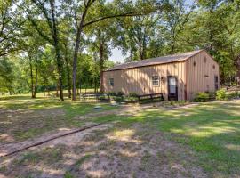 Lake Tawakoni Vacation Rental with Dock and Fire Pit!, hotel na may parking sa Wills Point