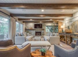 Lake Front Modern Luxury, αγροικία σε Lake Arrowhead