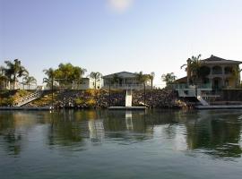 Waterfront Colorado River Home With Private Dock!, hotel in Needles