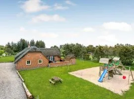 Beautiful Home In Ulfborg With Wifi