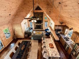 Luxe Family Cabin 8 min to Downtown Blue Ridge, cabin in Blue Ridge