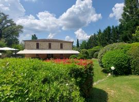 Country Hotel Poggiomanente, parkolóval rendelkező hotel Umbertidében