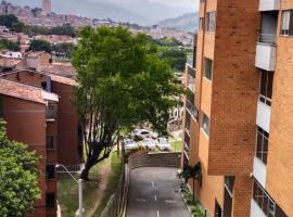 Cómoda habitación en apartamento, hôtel à Medellín près de : Uribe Hospital