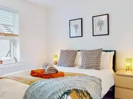 Charming Victorian Terrace House Quick Walk to Station