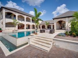 Groveland Home with Pool Luxurious Lakefront Oasis!, vila v mestu Groveland