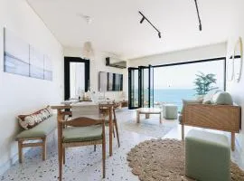 Designer Seaview Condo in Gleem