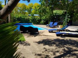 The Village Apartment, just steps to the Village shops, bars and restaurants, hotel i Havelock North