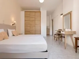 HOLIDAYS STUDIOS & APARTMENTS