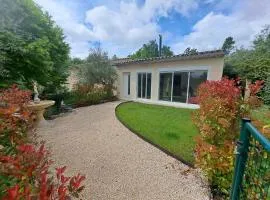 Maison lumineuse avec piscine à 10 min d'Aix