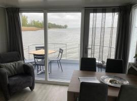 Houseboot Kingfisher, lake view, alojamiento en un barco en Biddinghuizen