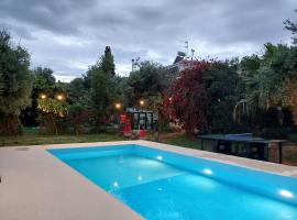 Drapaniás에 위치한 호텔 Sofiana Traditional Villa with swimming pool