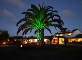 Norfolk Motel & Campervan Park, hotel with pools in Awanui