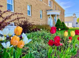 Garden Grove Retreat & Lodging near Pictured Rocks, Fayette, Trails, golf hotel in Garden