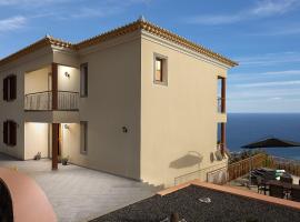 KING´S HOUSE (Sea View and Indoor BBQ), holiday home in Estreito da Calheta