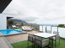 King´s Paradise (Heated Pool and Sea View), hotel with parking in Estreito da Calheta