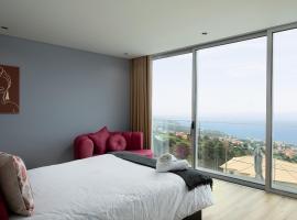 King´s View (Heated Pool and Sea View)، فيلا في Estreito da Calheta