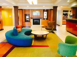 Fairfield Inn and Suites Sacramento Airport Natomas – hotel z jacuzzi w mieście Sacramento