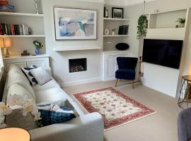 Lovely newly refurbished apartment in Battersea, hotel malapit sa Battersea, London