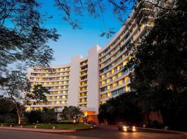 Marriott Executive Apartment - Lakeside Chalet, Mumbai, hotel in Powai, Mumbai