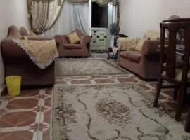 شقق هوليداي شقة لك بالكامل ثلاث غرف و حمام و مطبخ و انتريه و شرفة