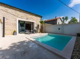 Stone House with pool Poeta