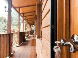 Golden Leather Carving Studio