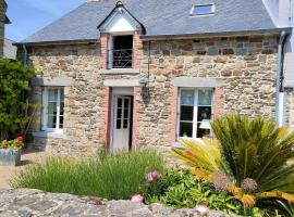 Maison de charme au Vivier-sur-Mer avec terrasse privée, hotel in Le Vivier-sur-Mer