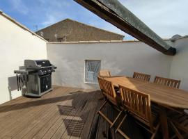 Maison de village avec terrasse proche plages, hotel i Lespignan