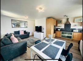 2bed luxury modern apartment, hotel in Swansea