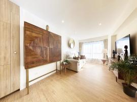 Miramar Luxurious apartment, 3 double rooms for 6 guests, free parking, terrace, new