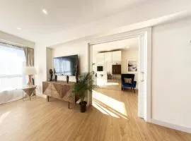 Miramar Luxurious apartment, 3 double rooms for 6 guests, free parking, terrace, new