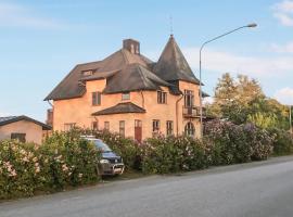 Amazing Home In Lindesberg With House Sea View, semesterboende i Lindesberg
