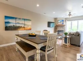 New Build - Walk-In 3BR Condo with Arcade Game - FREE TICKETS INCLUDED - FHG-207