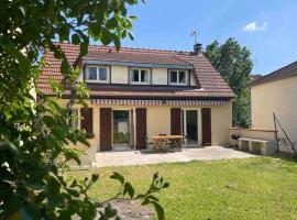 Maison familiale à Nanterre - Paris, hotel en Nanterre