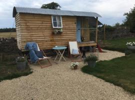 Dolly’s shepherds hut, holiday rental in Trowbridge