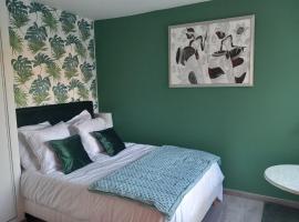 Le Cocon Vert, self catering accommodation in Rueil-Malmaison