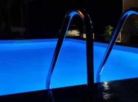 OAZA，莫克拉戈拉的附設泳池的飯店