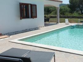 Villa Gallura Dream with private pool and sea view, hotel in Tanaunella