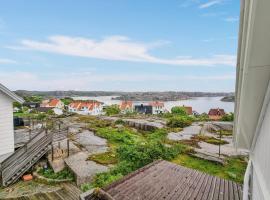 Awesome Apartment In Kungshamn With House Sea View, hotel a Kungshamn
