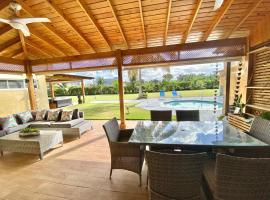 Bright Gorgeous Fully Equipped Villa W- Pool, cabaña o casa de campo en Juan Dolio