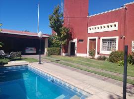 Habitación con baño privado y estacionamiento, cheap hotel in San Martín