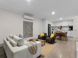 Urban Oasis Getaway Light bright and airy, отель в Перте