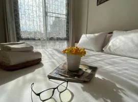 1 min walk to BTS, 3 Bed 3 Bath, Entire House