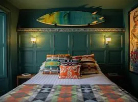 Paramount Apartments Ilfracombe, arty seaside holiday apartments