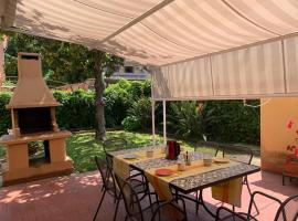 Villino a 300 mt dal mare - A solo un'ora di treno dal centro di Roma, hotel sa Anzio