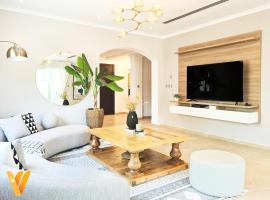 Luxury 3BR Private Villa and Elaborate Gardens, vila di Dubai