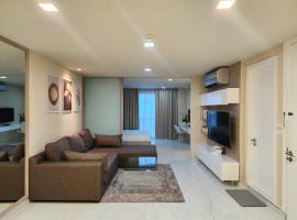 Condominium Sukhumvit Soi 5 - BTS Nana- Room Size 47m2, hotel in Makkasan