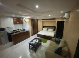 Studio B, (Studio Apartment) Hillside Gardens, hotel with parking in Lagos