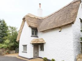 The Bee Cottage Rutland - 17th century thatched., hotel in Cottesmore